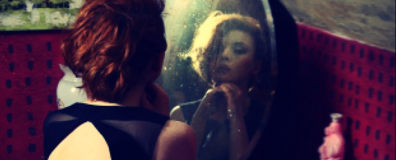 Почему нельзя плакать перед зеркалом