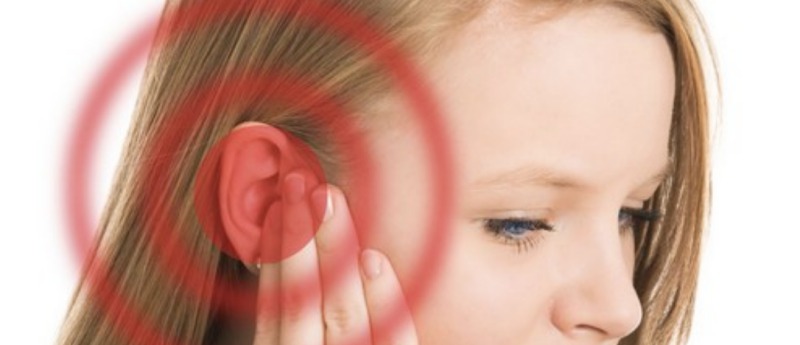Почему горит правое ухо